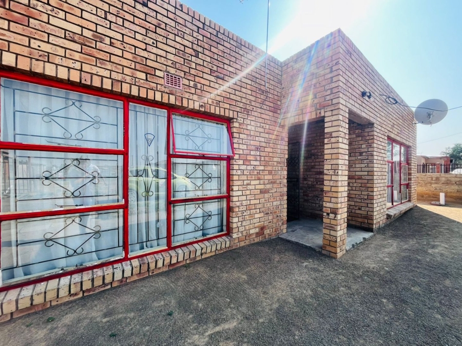 4 Bedroom Property for Sale in Motse Papiki Moilwa Free State